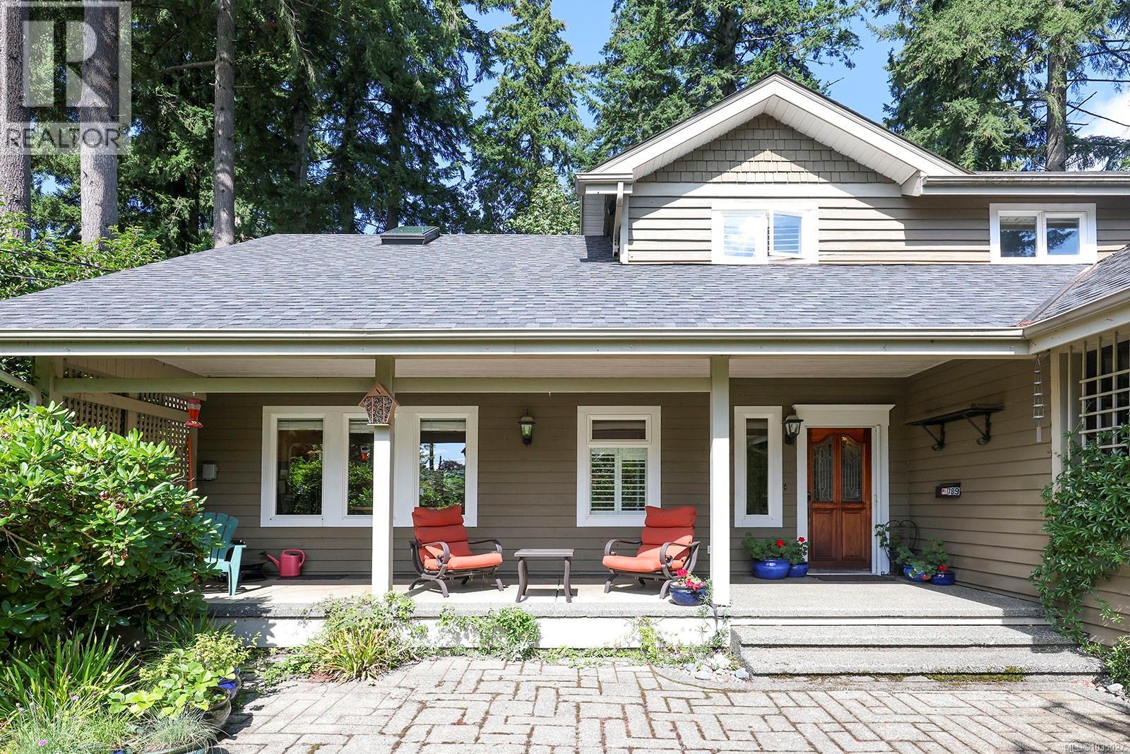 789 3RD St - 4