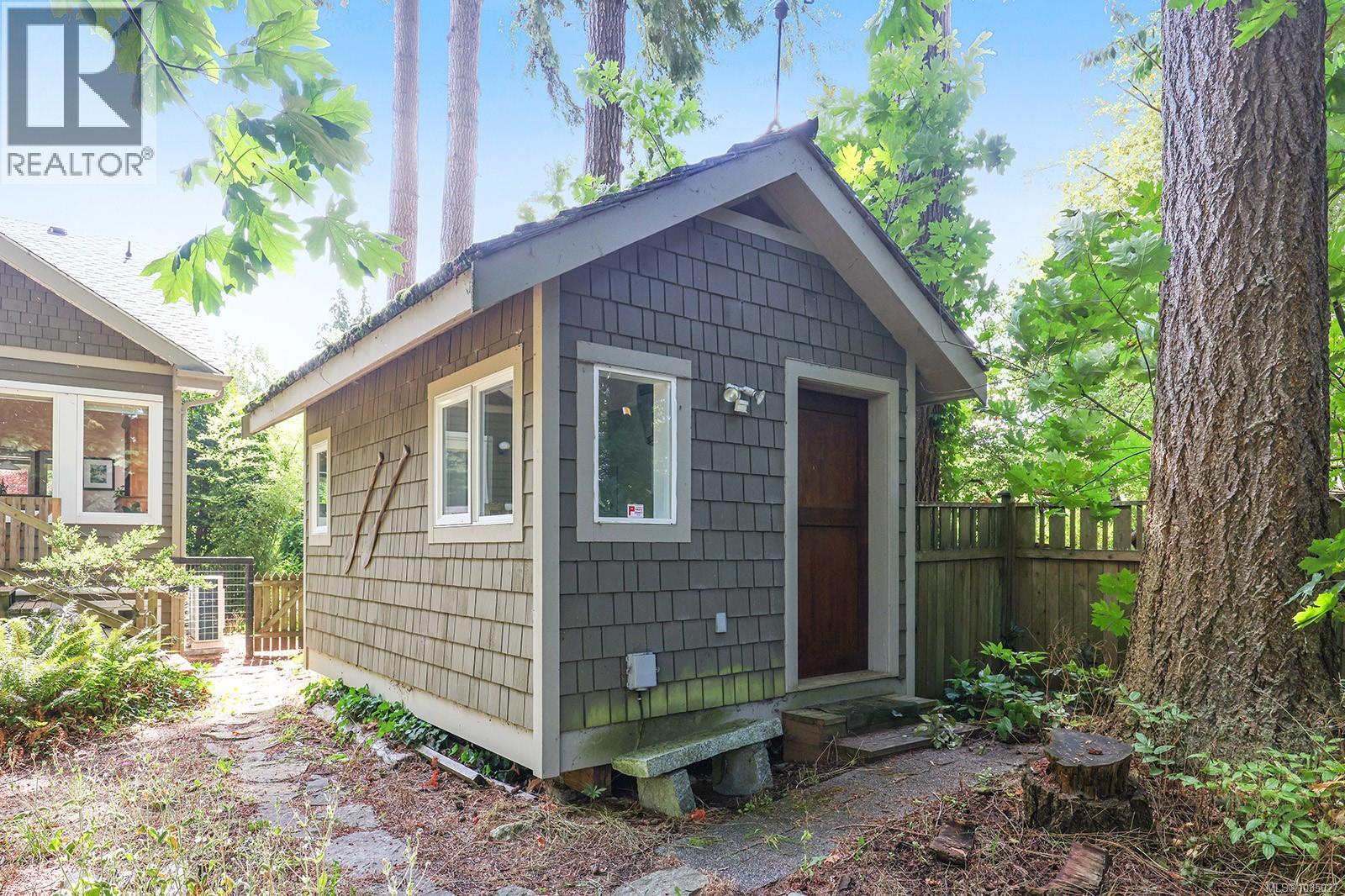 789 3RD St - 42