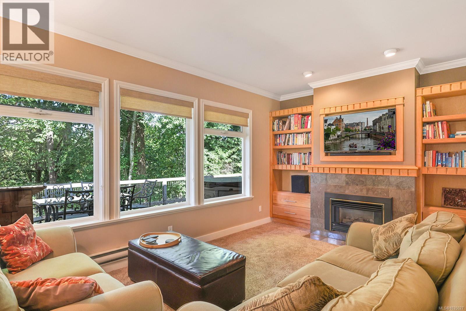 789 3RD St - 9