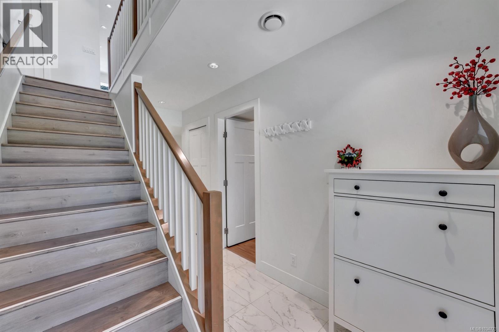 104 Golden Oaks Cres - 12