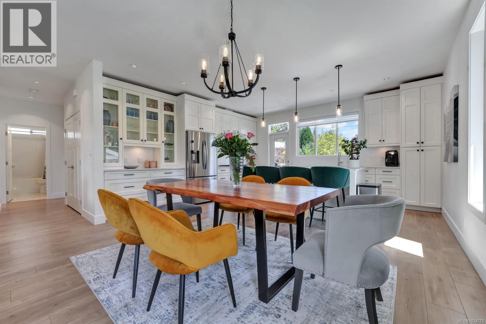 104 Golden Oaks Cres - 14