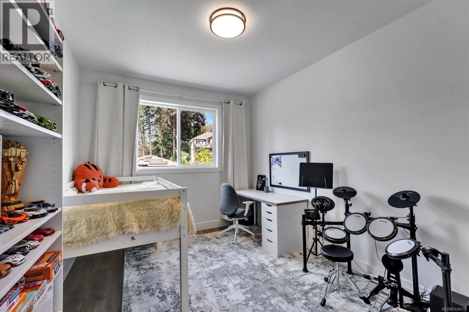 104 Golden Oaks Cres - 22