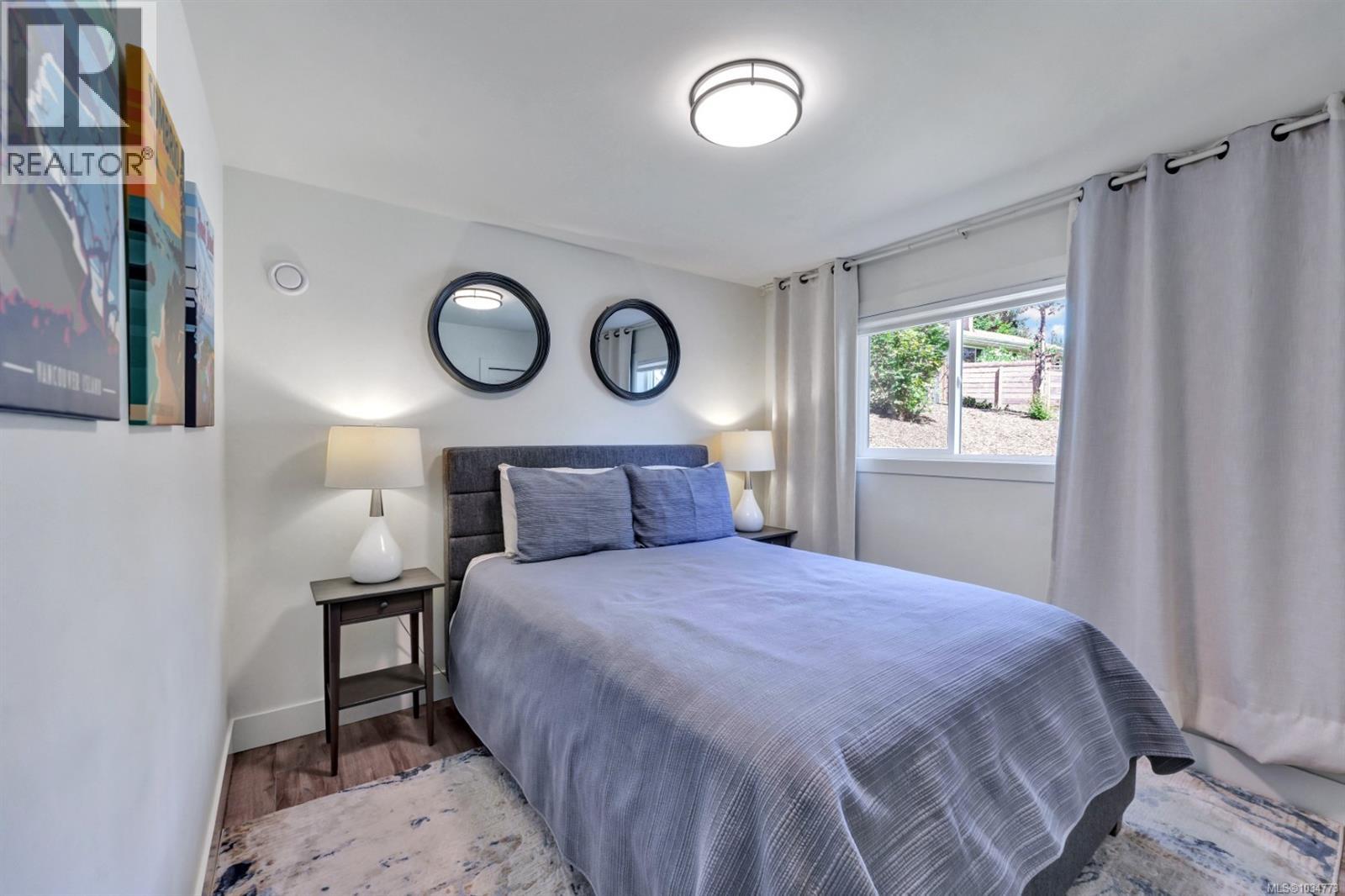 104 Golden Oaks Cres - 32