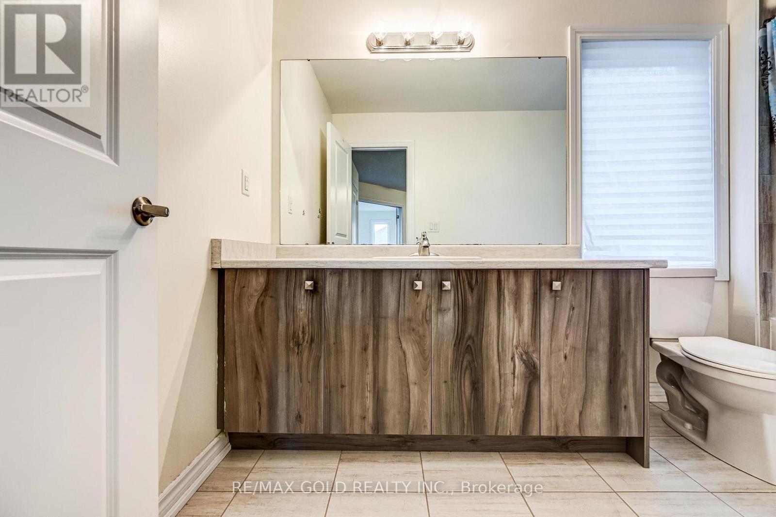84 ATLANTIS DRIVE W - 22