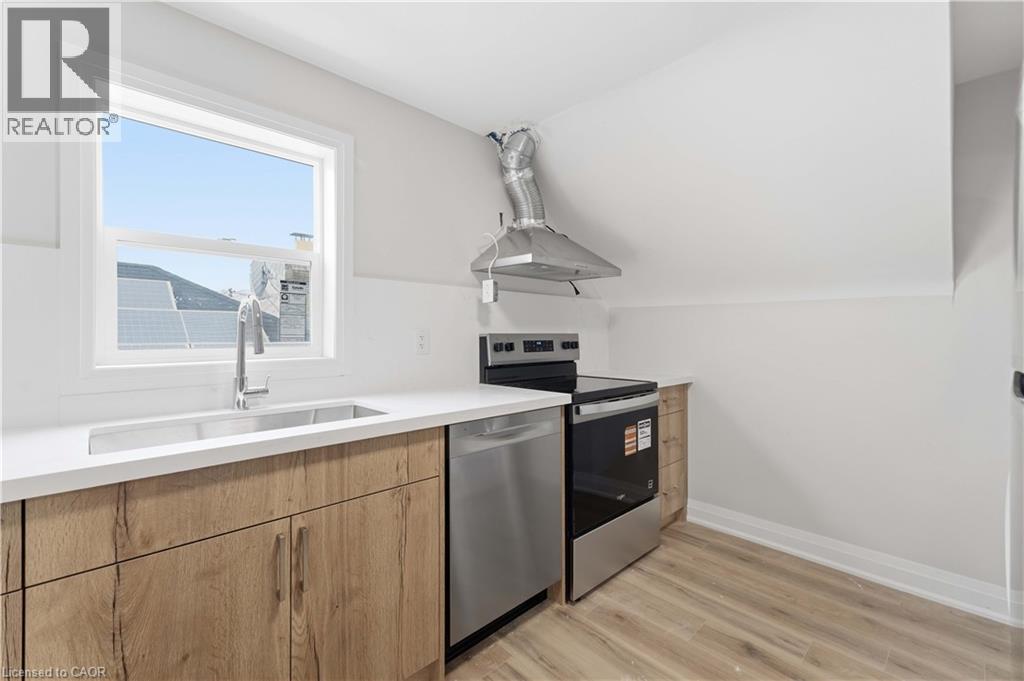 124 MCELROY Road E Unit# 2, Hamilton, Ontario, L9A1Y9 — Photo 4