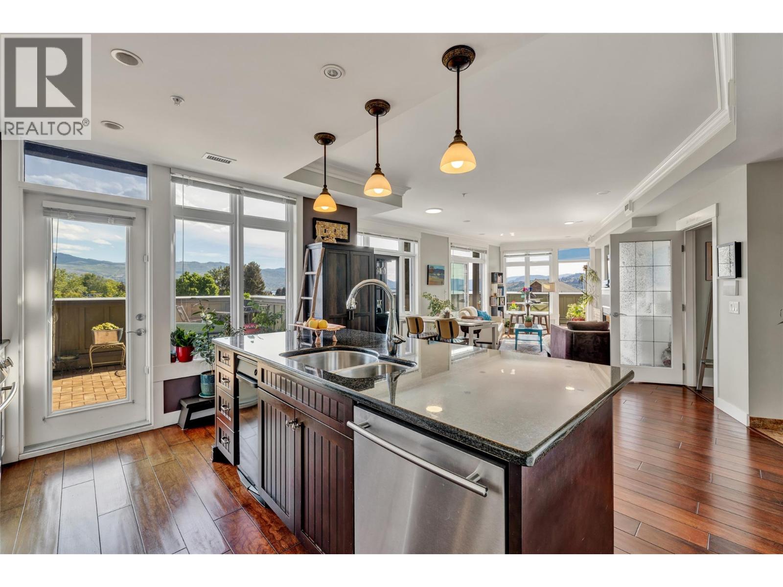 #305 2901 Abbott Street - 6