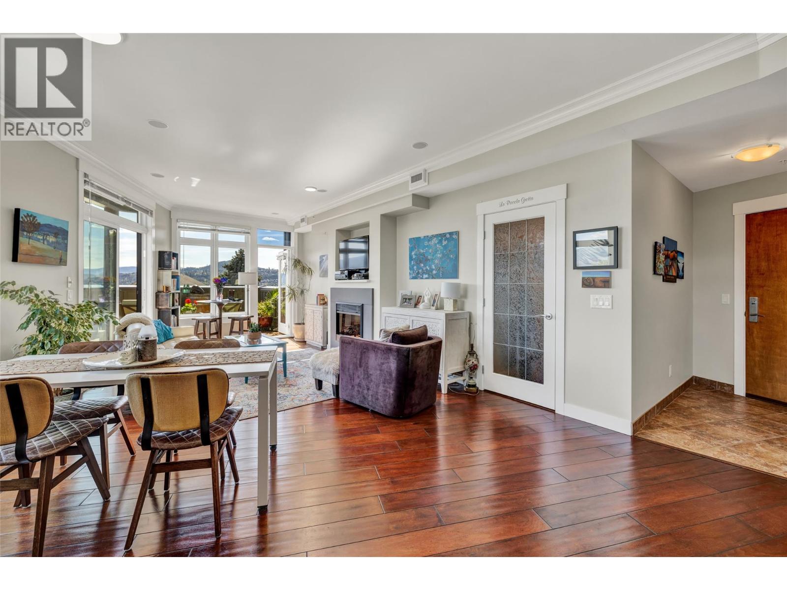 #305 2901 Abbott Street - 22
