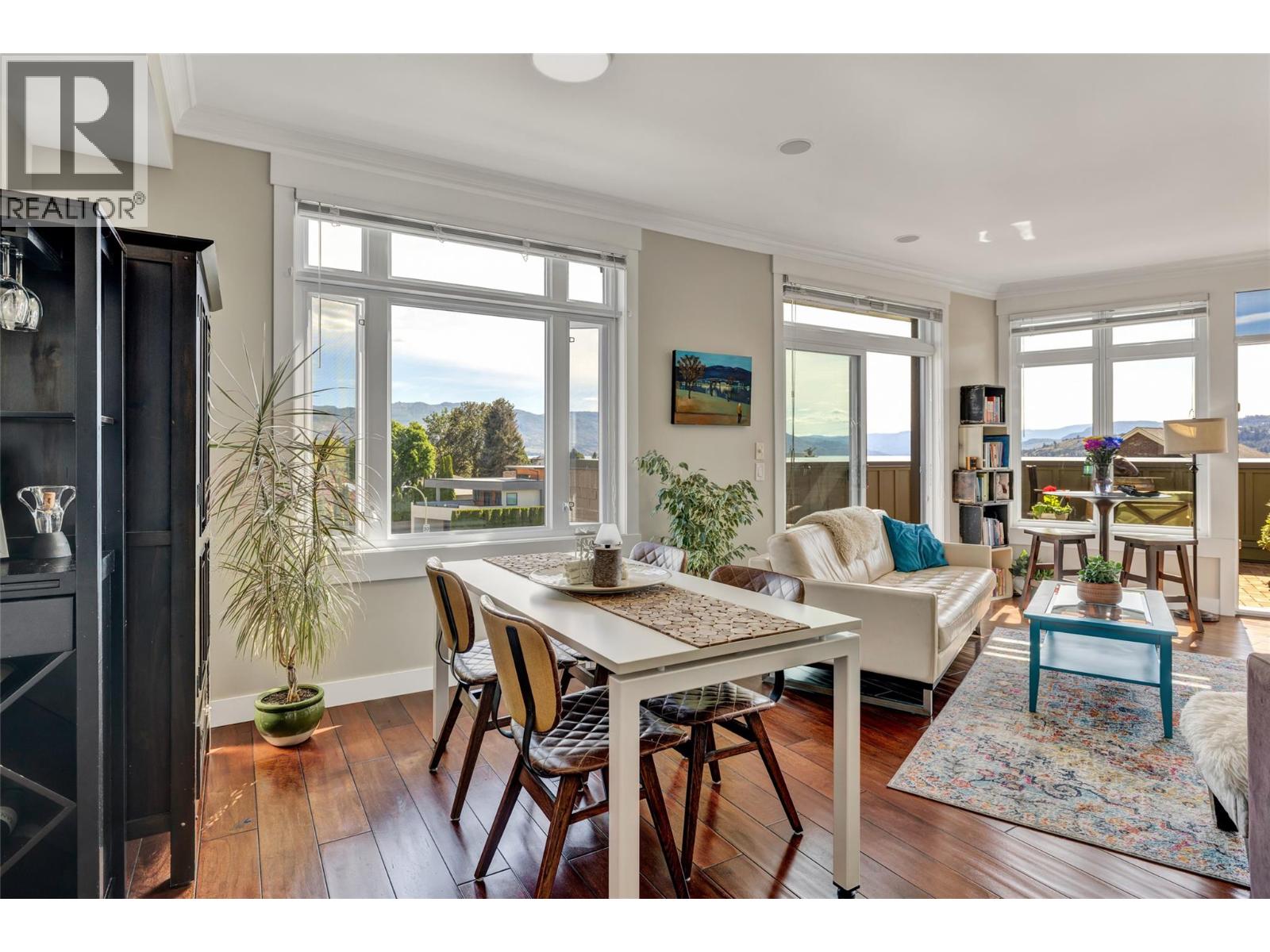 #305 2901 Abbott Street - 14