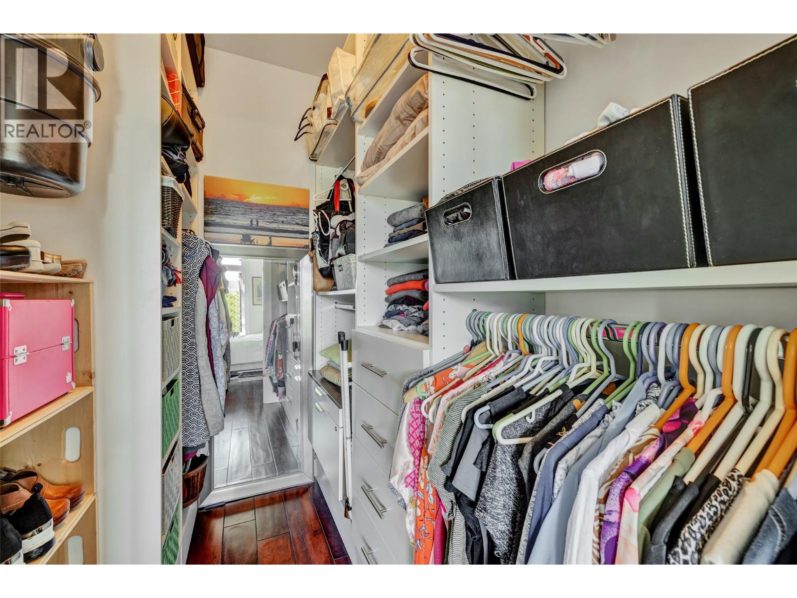 #305 2901 Abbott Street - 27