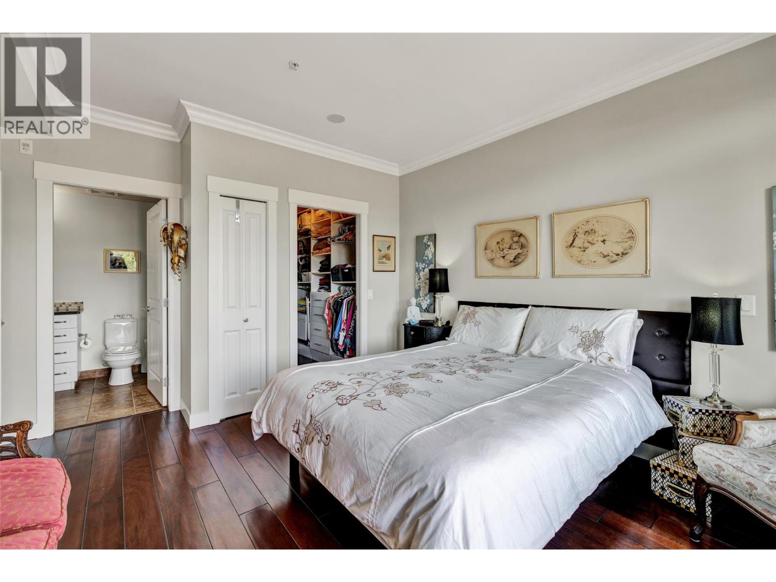 #305 2901 Abbott Street - 25