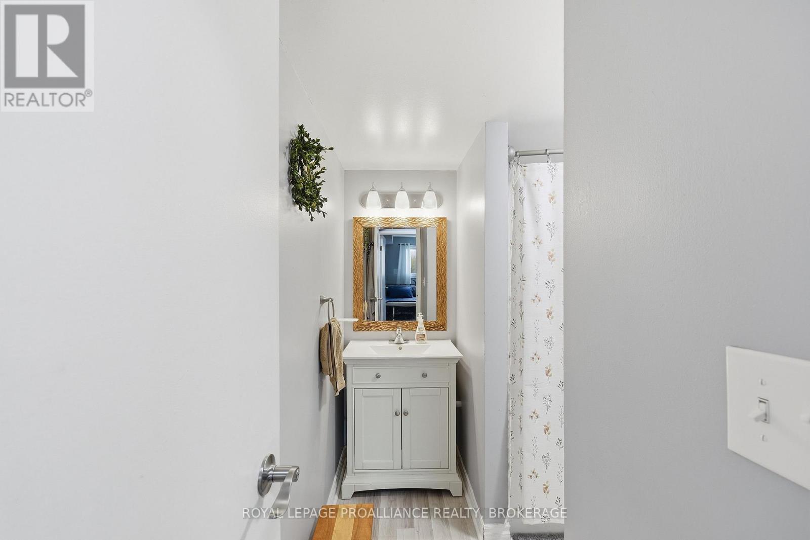 #201 580 ARMSTRONG ROAD - 34