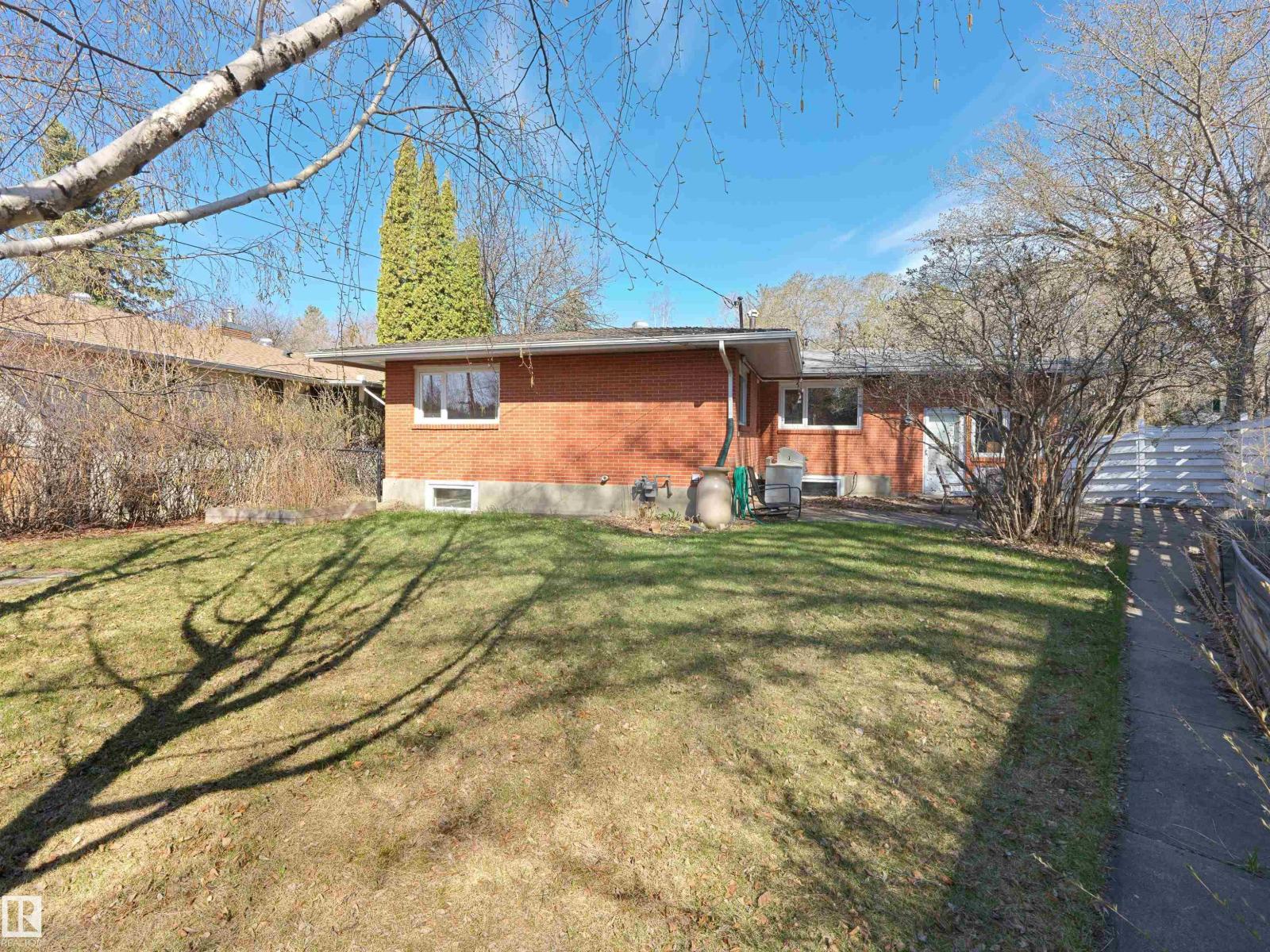 11819 75 AV NW - 45