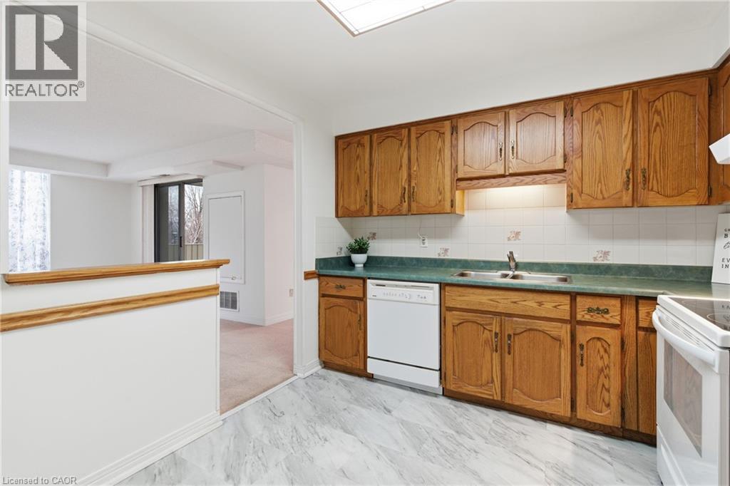 8 VILLAGE GREEN Boulevard Unit# 208, Stoney Creek, Ontario, L8G5B8 — Photo 11