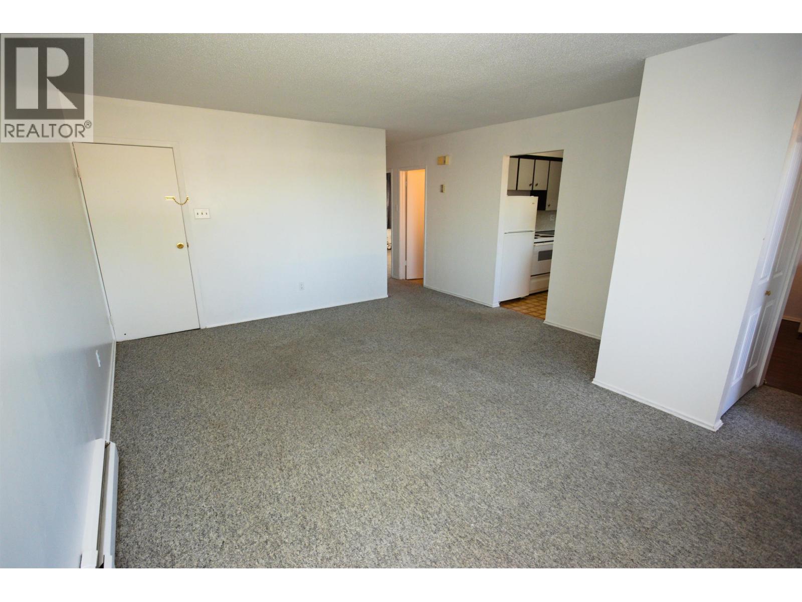 2152-2156 MCBRIDE CRESCENT - 14