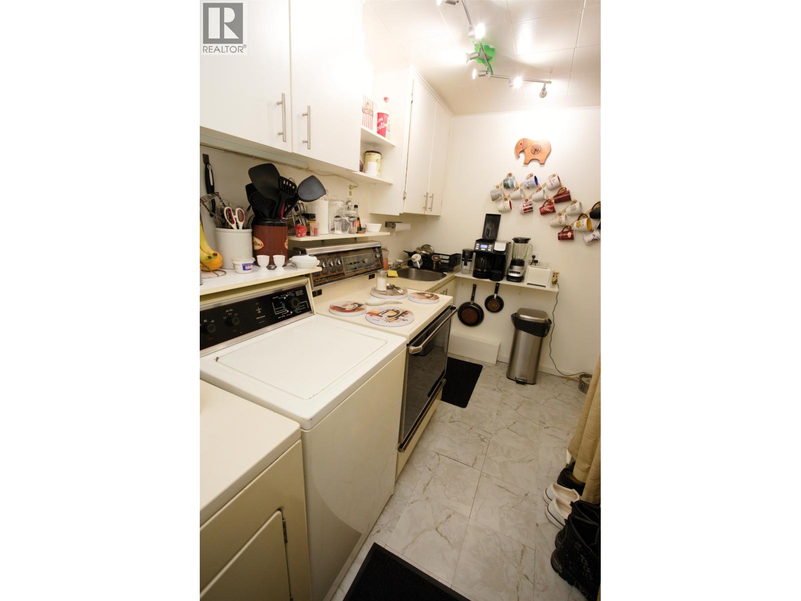 2152-2156 MCBRIDE CRESCENT - 17