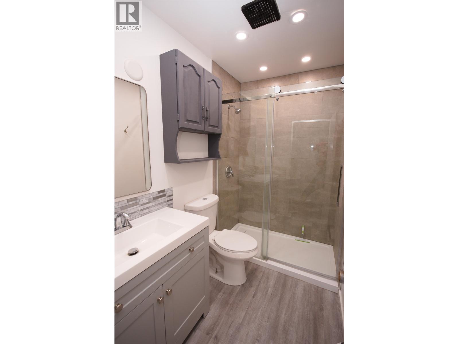 2152-2156 MCBRIDE CRESCENT - 8