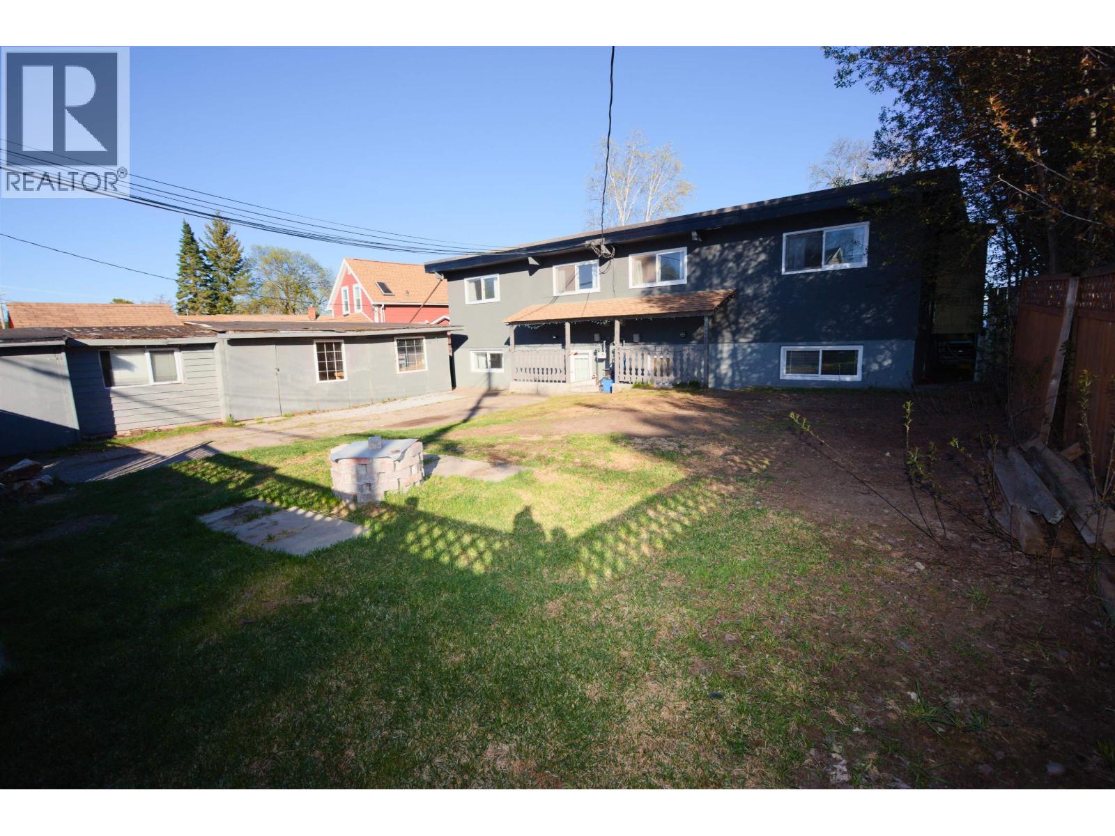 2152-2156 MCBRIDE CRESCENT - 23