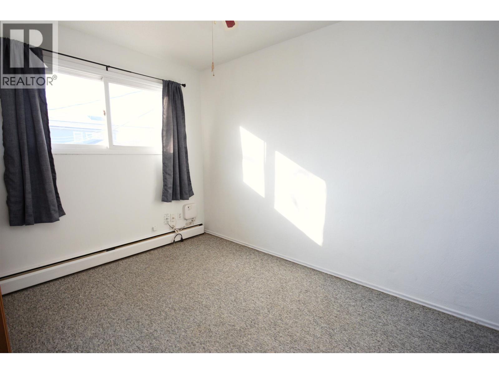 2152-2156 MCBRIDE CRESCENT - 21