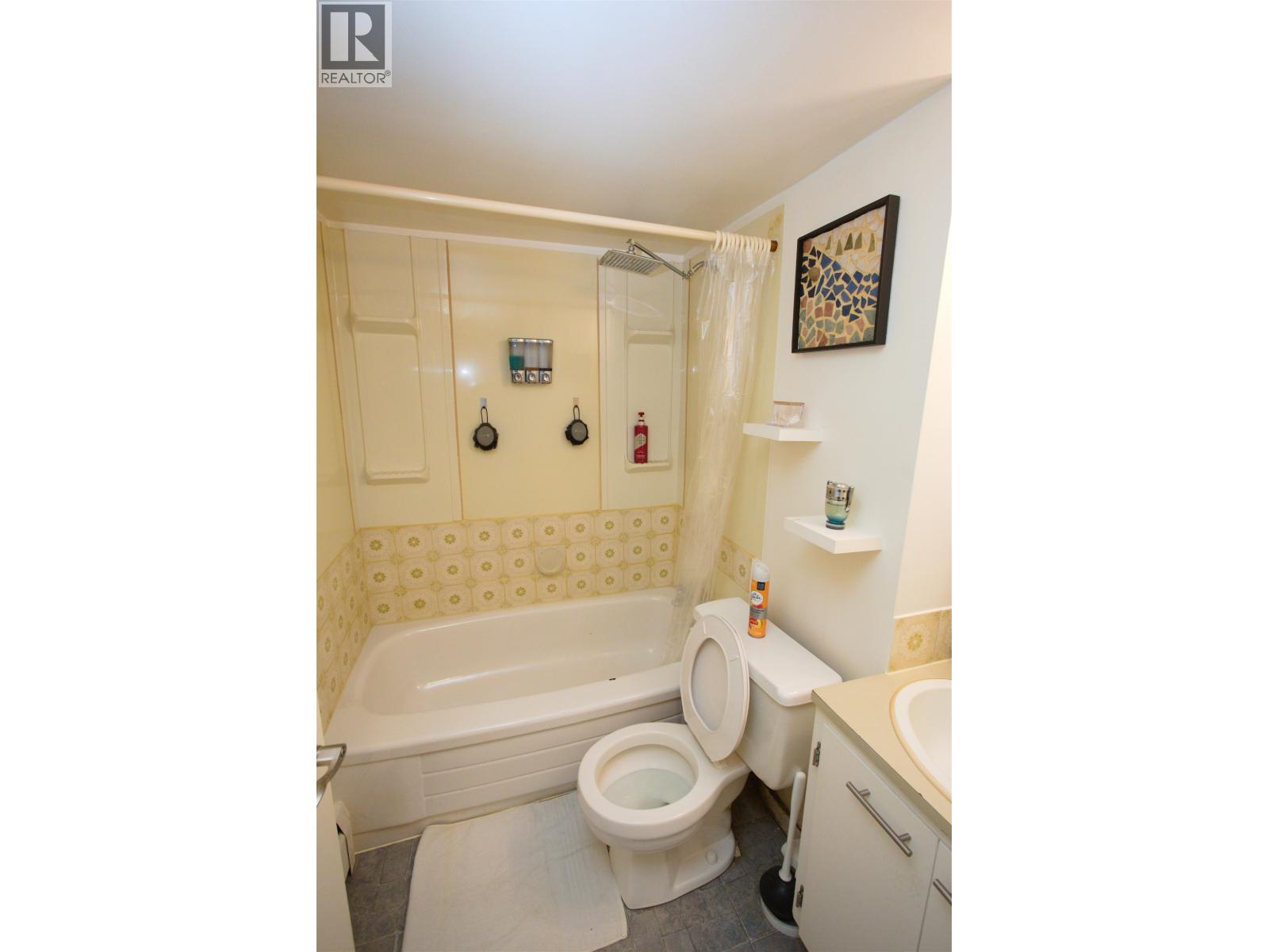 2152-2156 MCBRIDE CRESCENT - 18