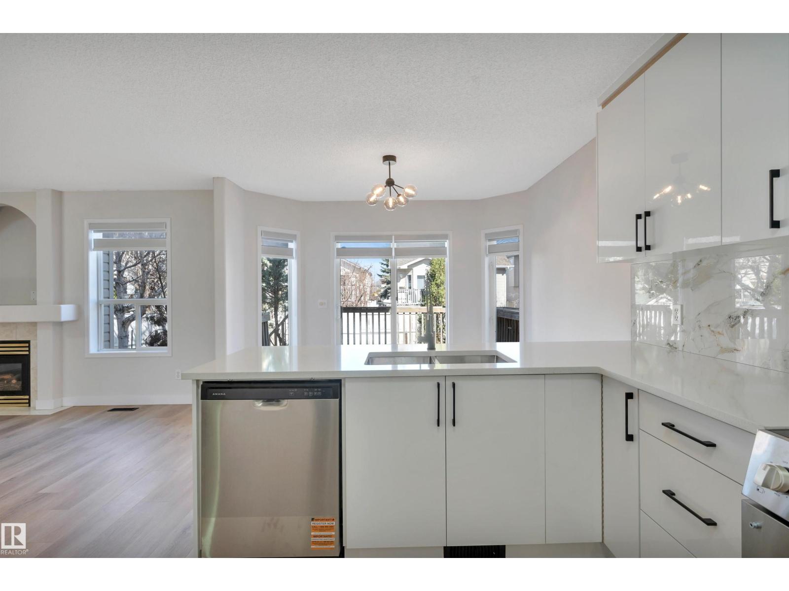 4124 37A AV NW, Edmonton