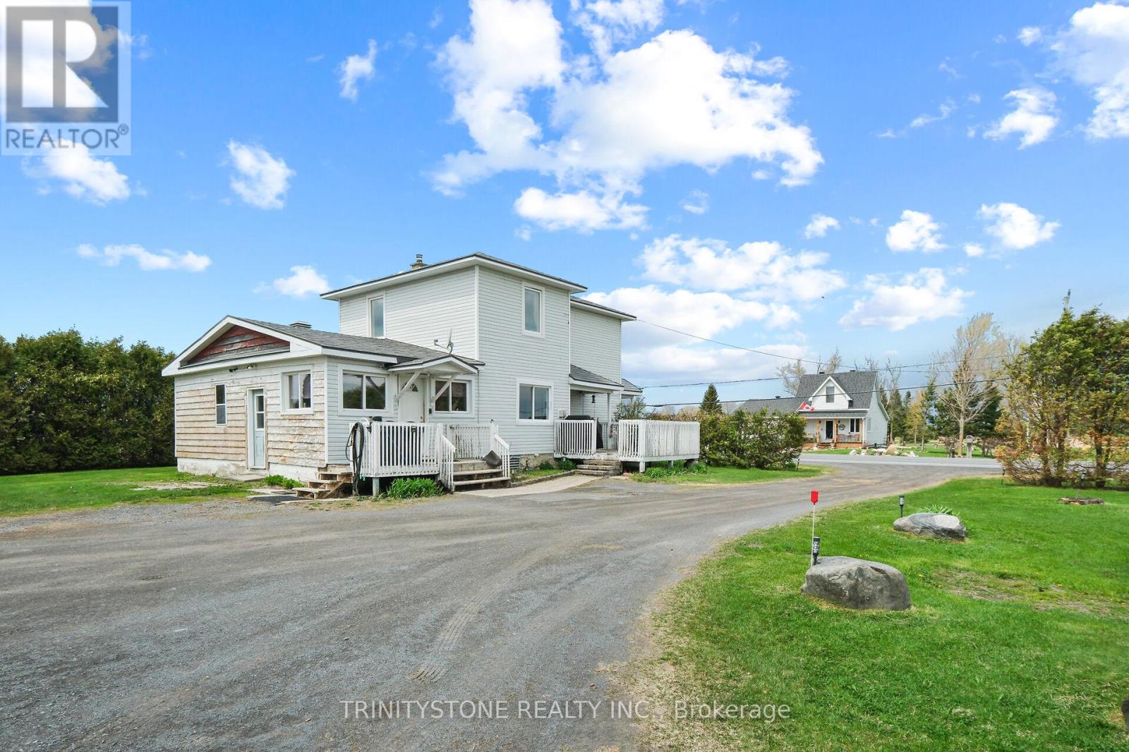 662 LACROIX ROAD - 6