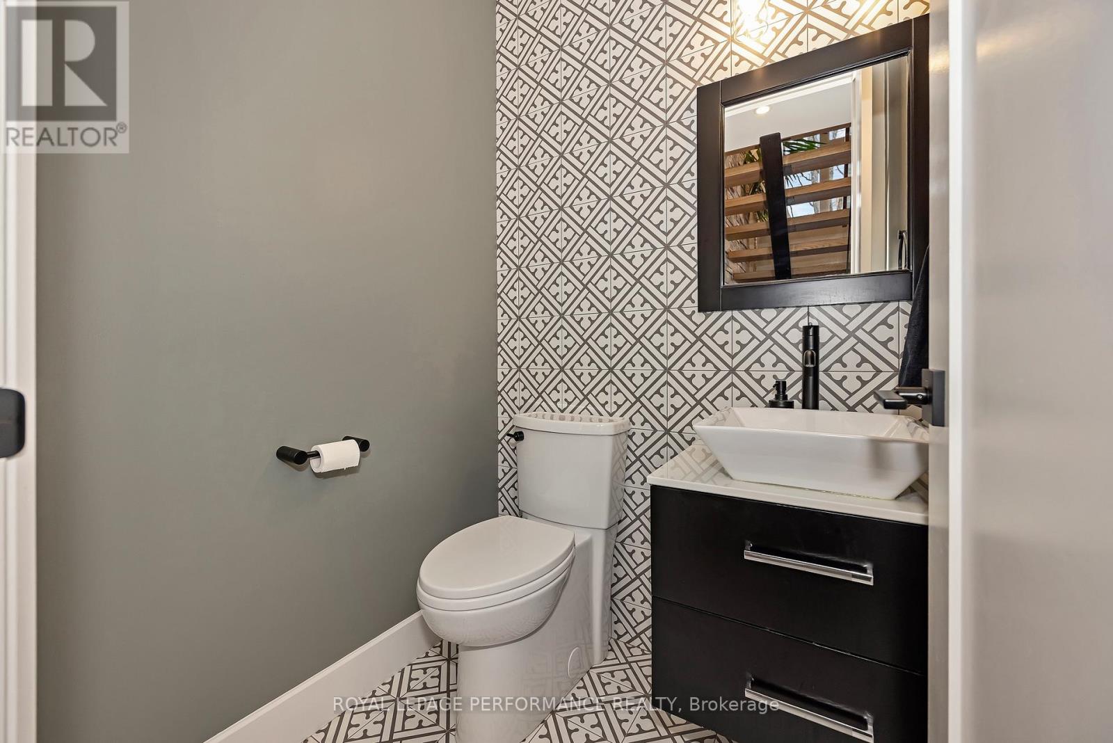 544 NEIGHBOURHOOD WAY - 19