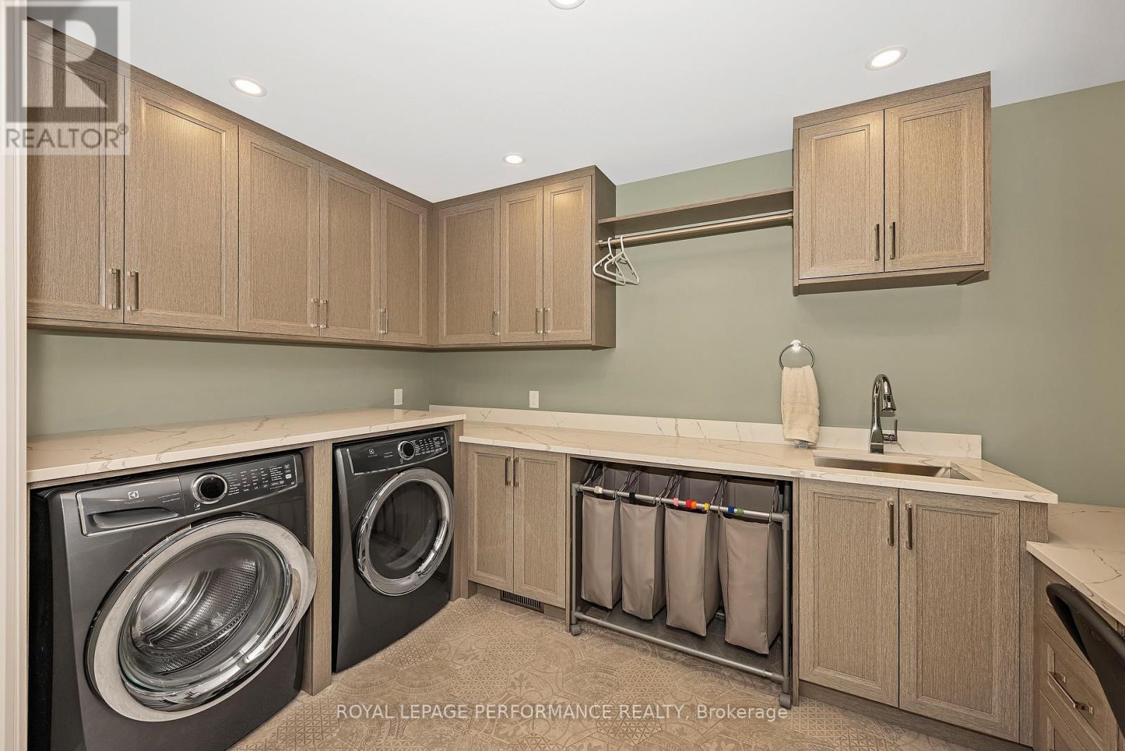 544 NEIGHBOURHOOD WAY - 31