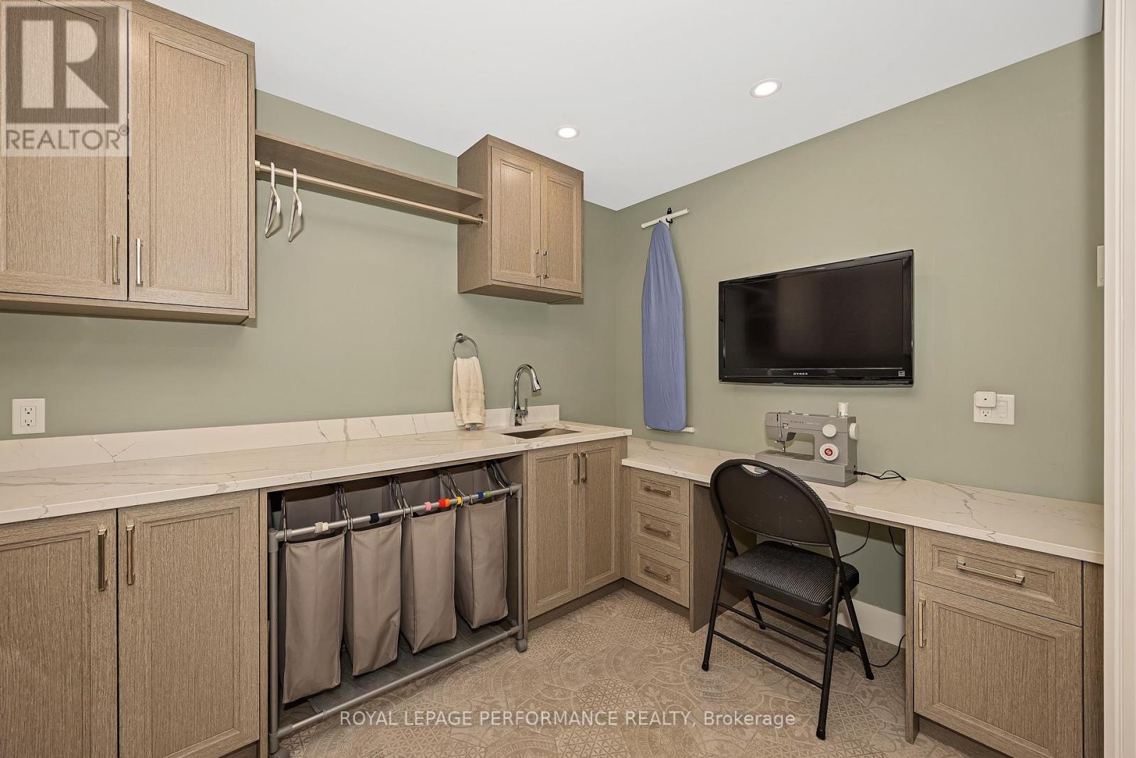 544 NEIGHBOURHOOD WAY - 32