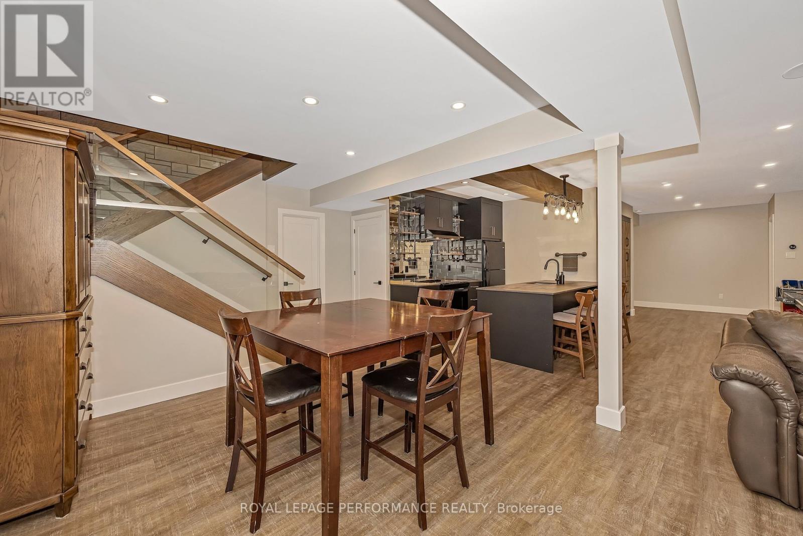 544 NEIGHBOURHOOD WAY - 33