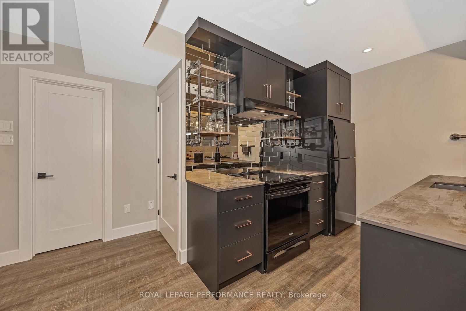 544 NEIGHBOURHOOD WAY - 34