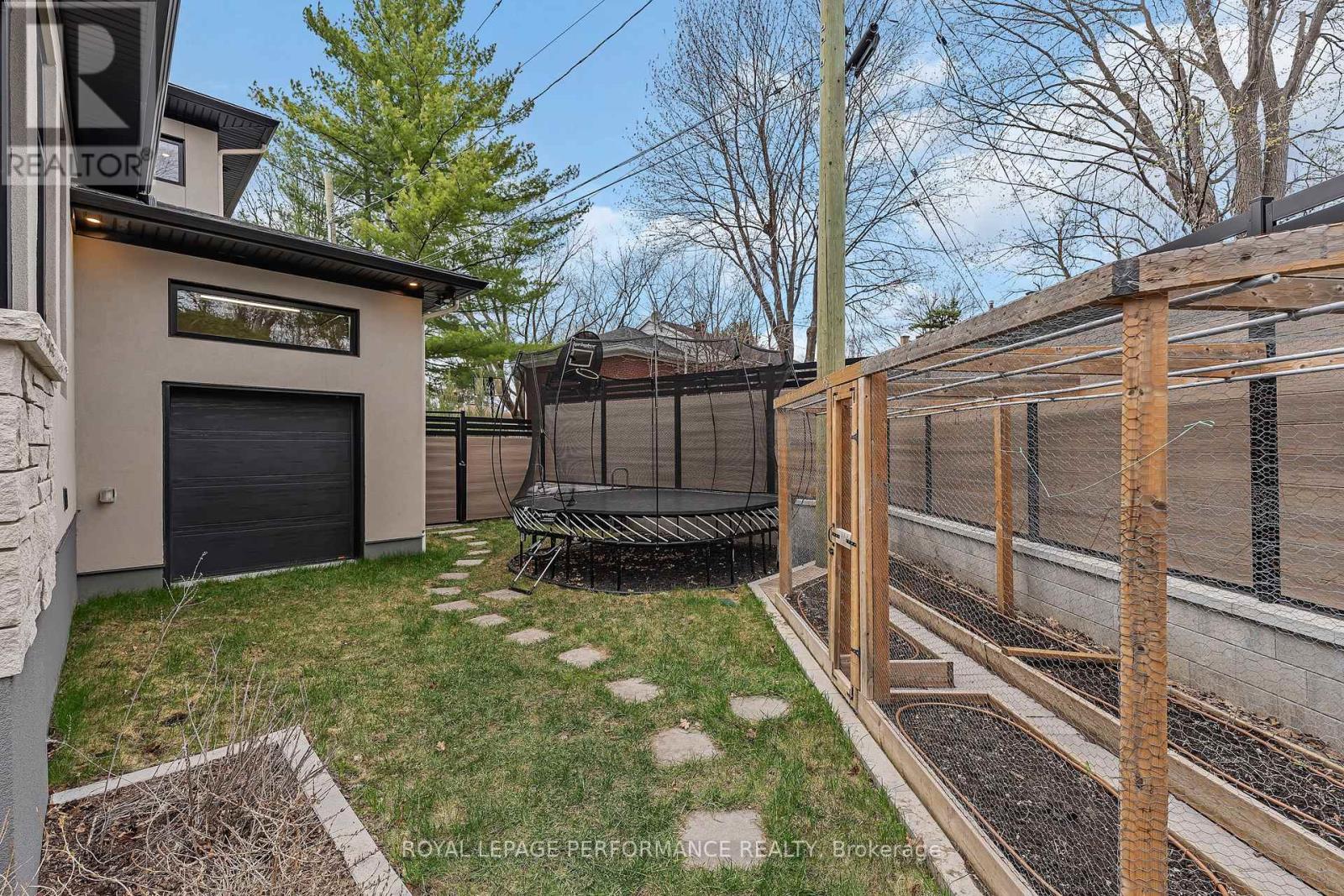 544 NEIGHBOURHOOD WAY - 45