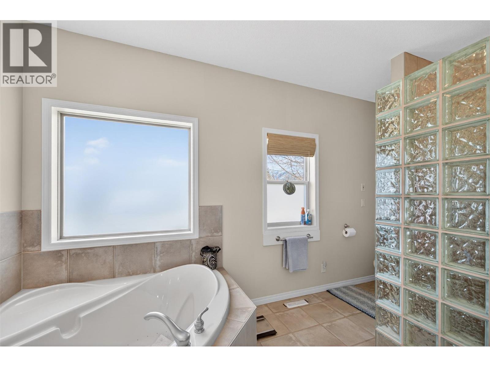 5102 Riverside Drive - 47