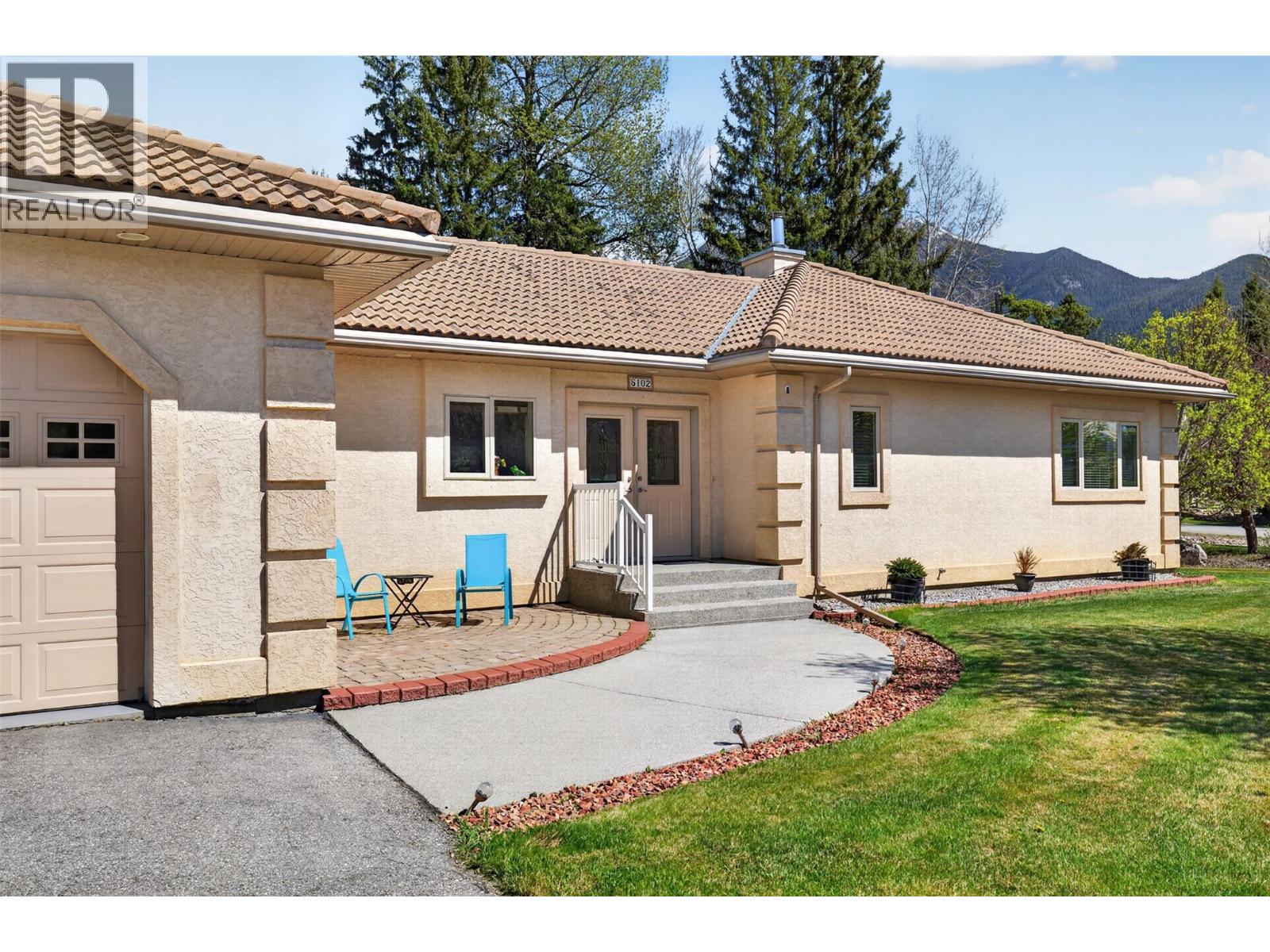 5102 Riverside Drive - 55