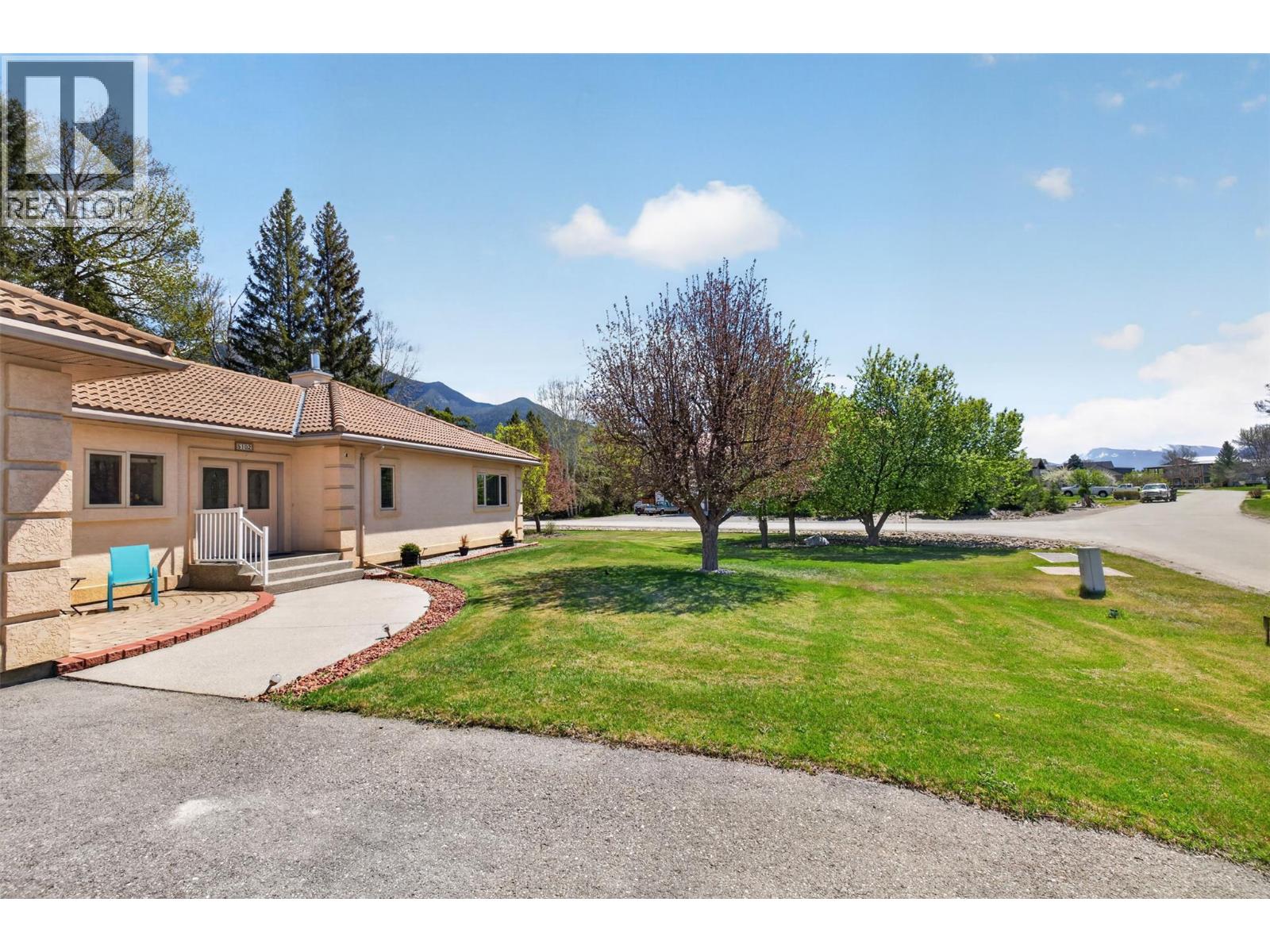 5102 Riverside Drive - 57