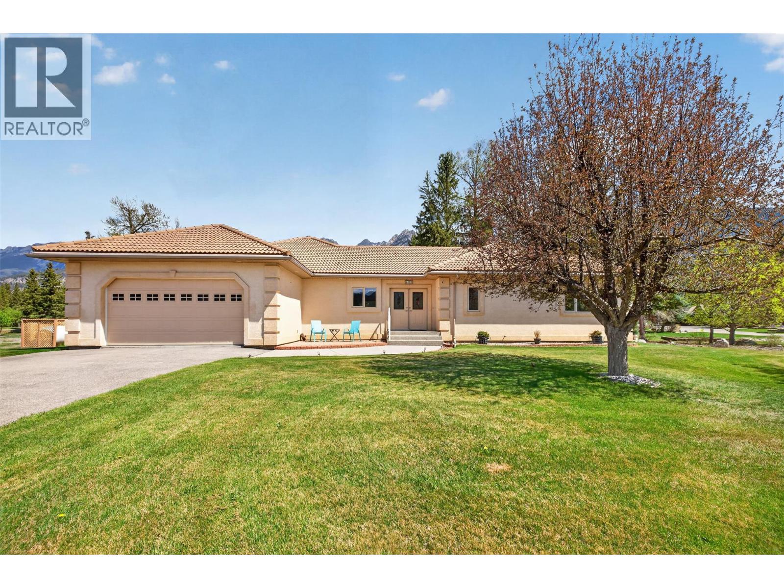 5102 Riverside Drive - 51
