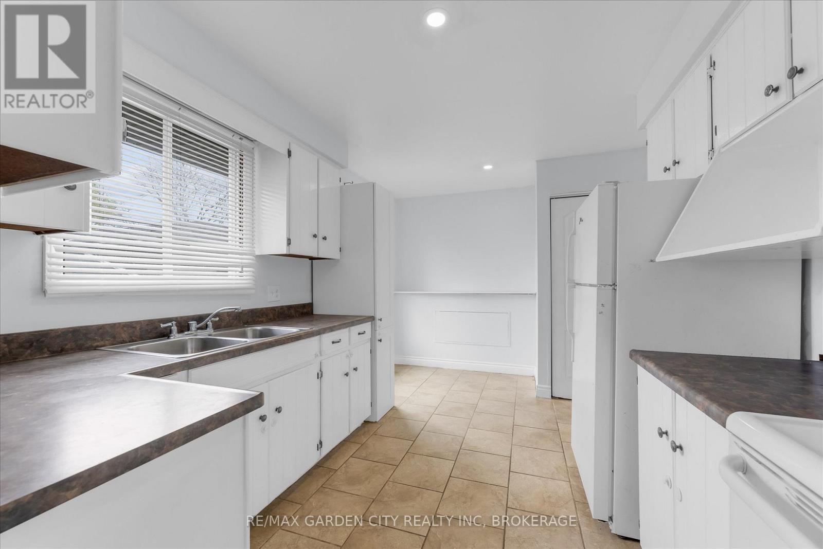 82 LINWELL ROAD - 11