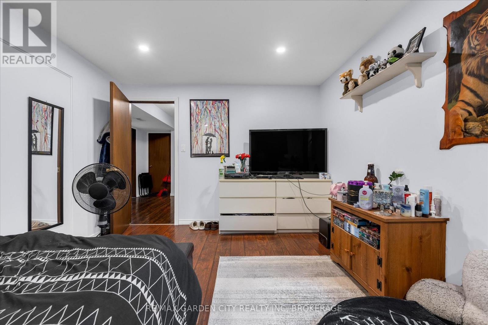 82 LINWELL ROAD - 23
