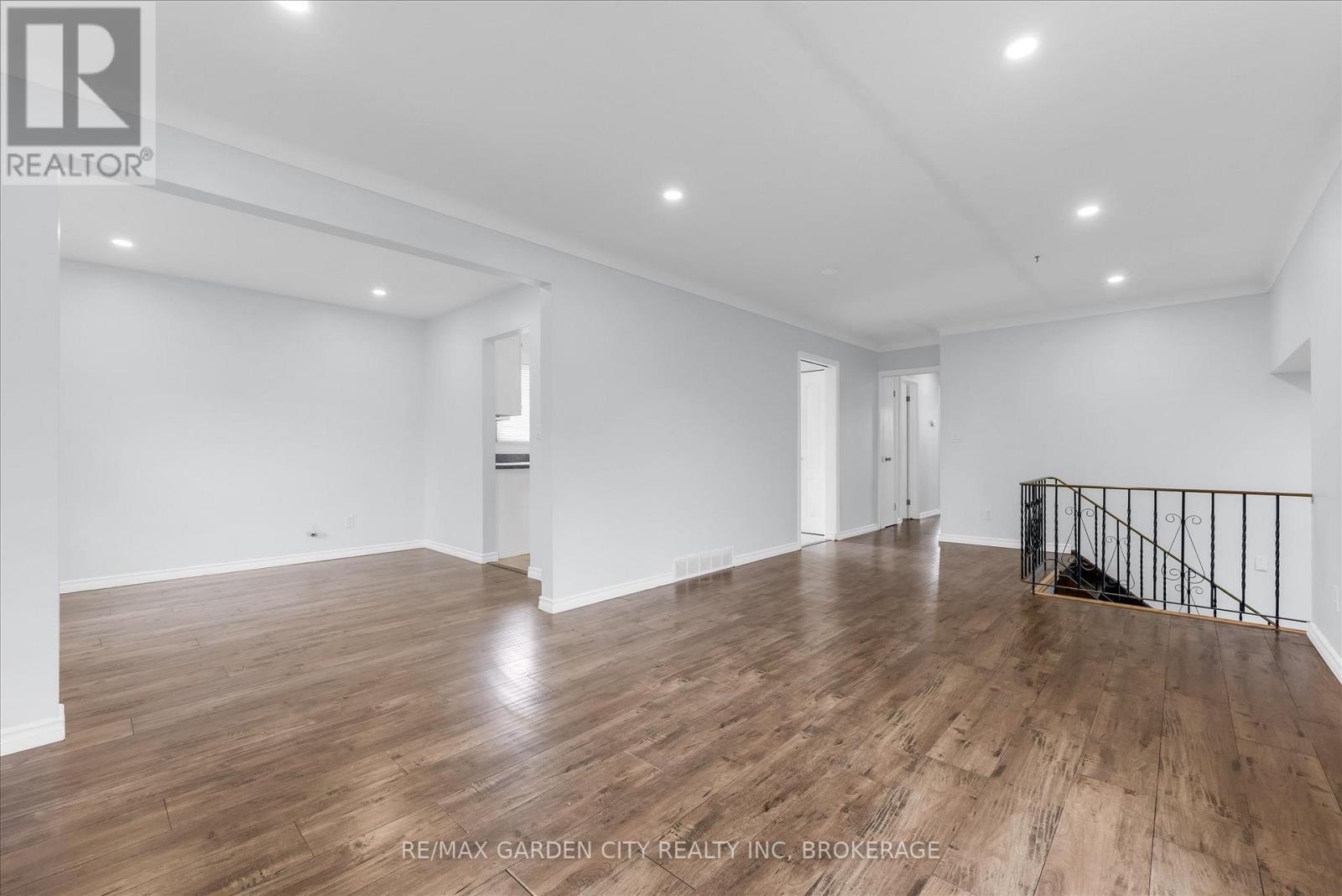 82 LINWELL ROAD - 7