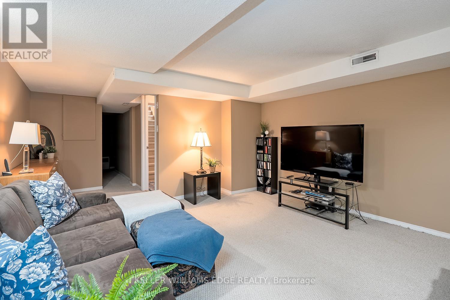 #19 3230 NEW STREET - 36