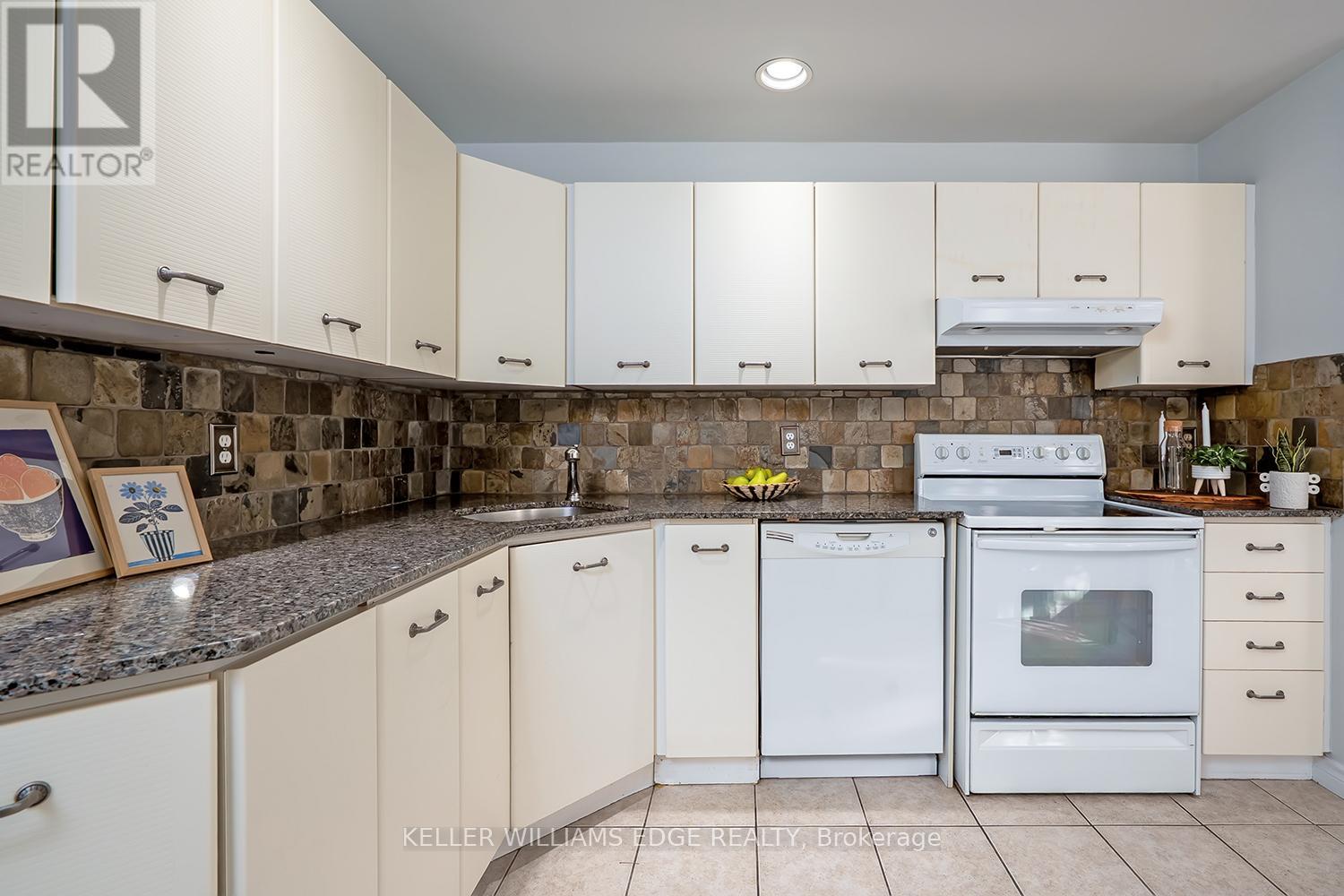 #19 3230 NEW STREET - 19