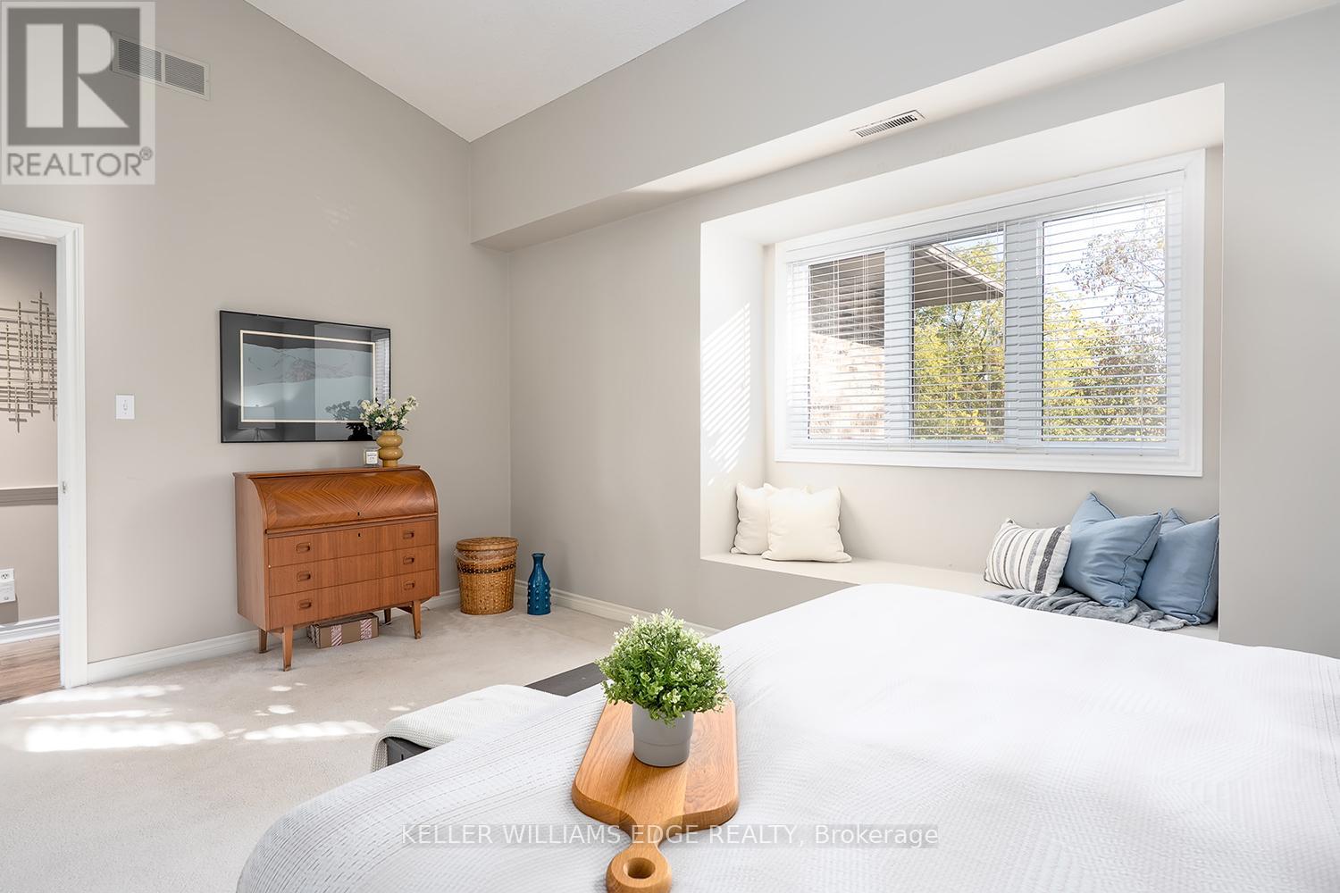 #19 3230 NEW STREET - 26