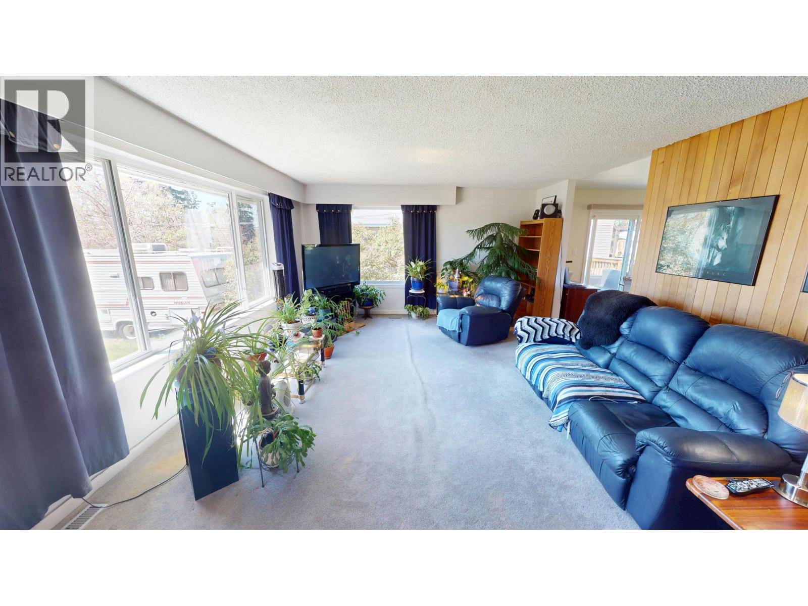1890 BIRCH AVENUE - 11