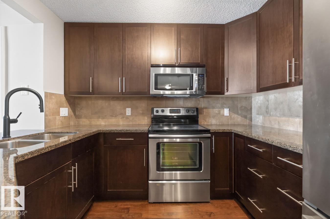 #404 2204 44 AV NW - 11