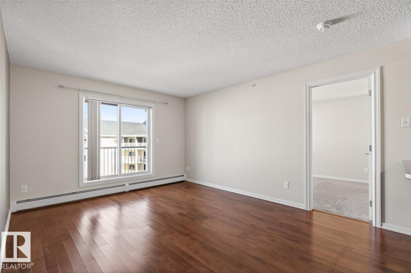 #404 2204 44 AV NW - 13