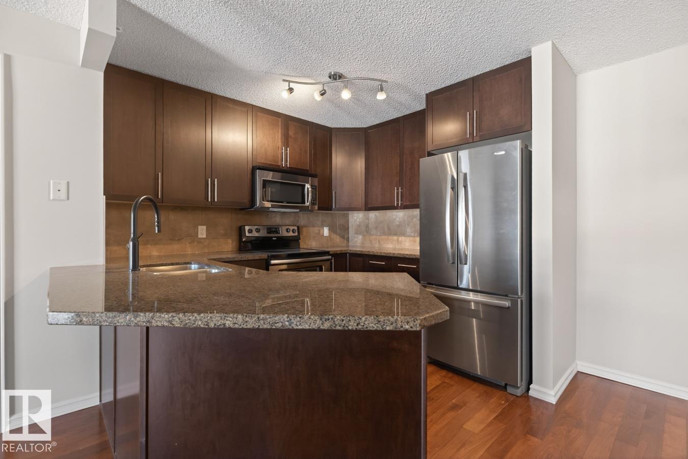 #404 2204 44 AV NW - 9