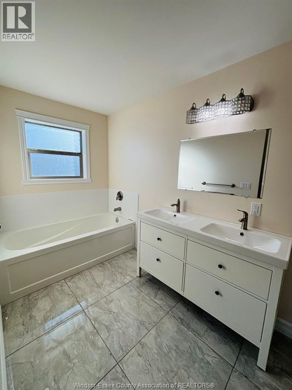 21 BABKIRK LANE, Leamington, Ontario, N8H0A1 — Photo 11