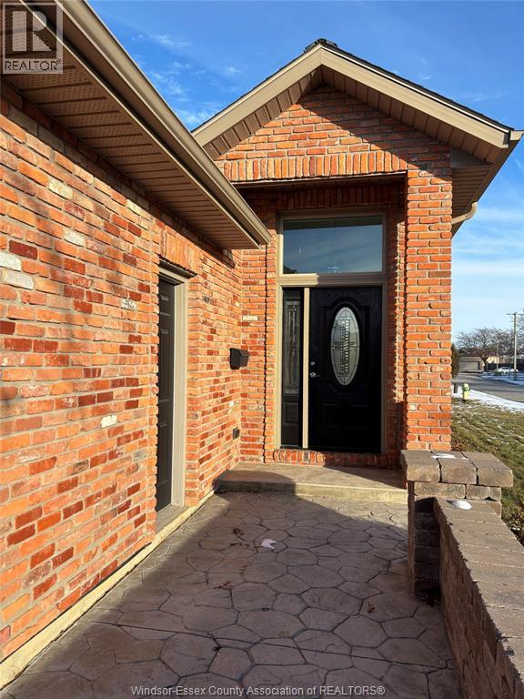 21 BABKIRK LANE, Leamington, Ontario, N8H0A1 — Photo 3
