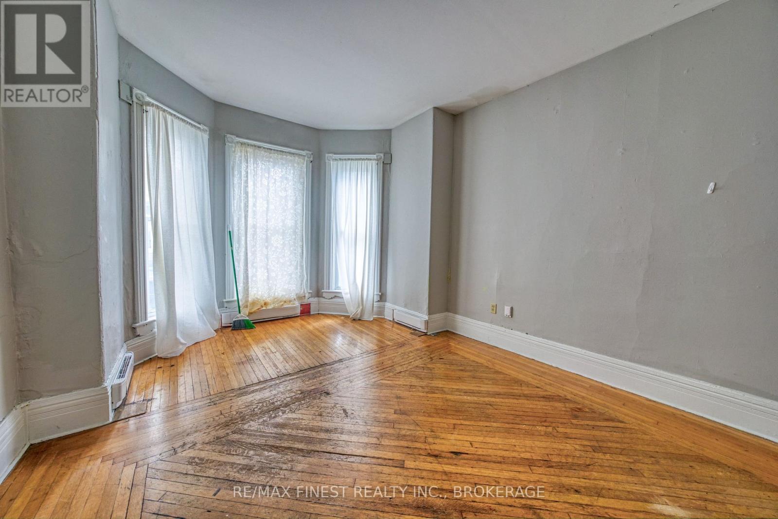 364 ALFRED STREET - 9
