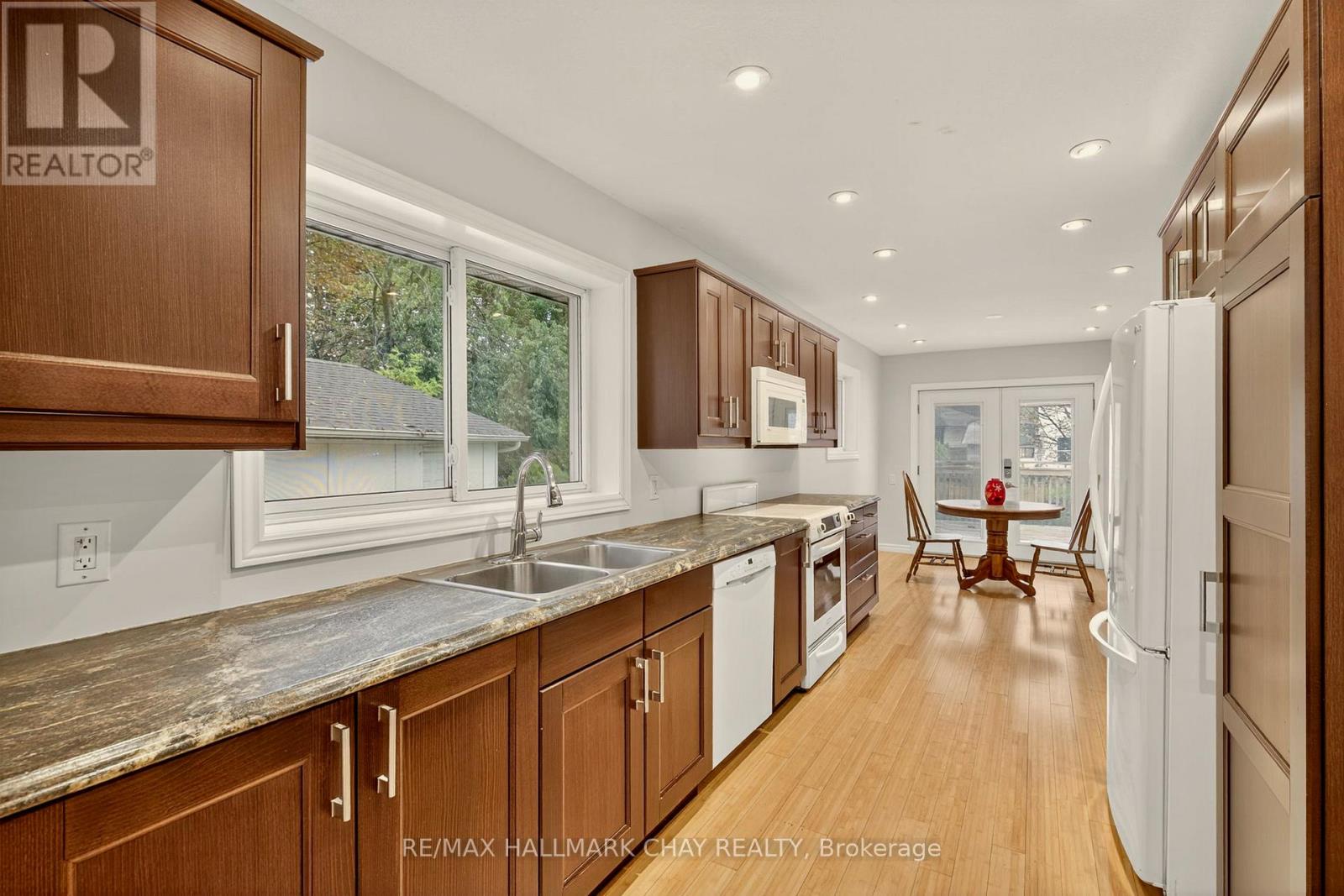 29 OAKLEY PARK SQUARE - 9