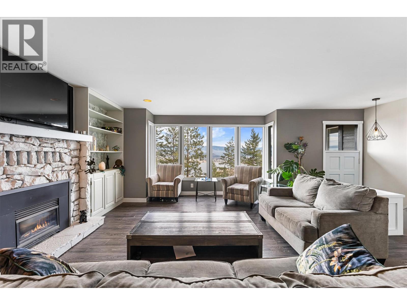 1642 Griffiths Place - 2